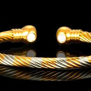 18K GOLD PLATED COPPER TWO TONE CUFF OPEN BRACELET WITH KNOBBED EDGE